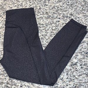 Athleta Ultimate Stash Pocket Embossed Tight